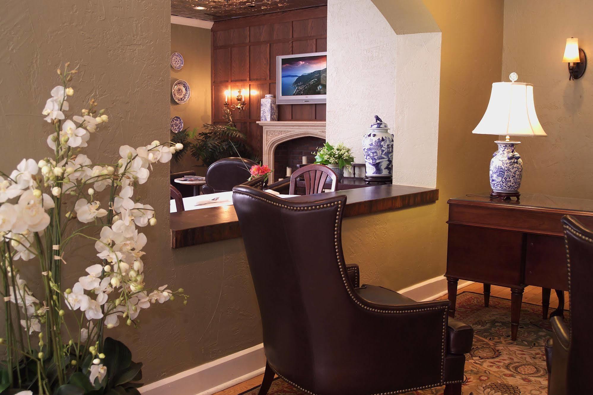 Seven Gables Inn, St Louis West, A Tribute Portfolio Hotel Clayton Quarto foto